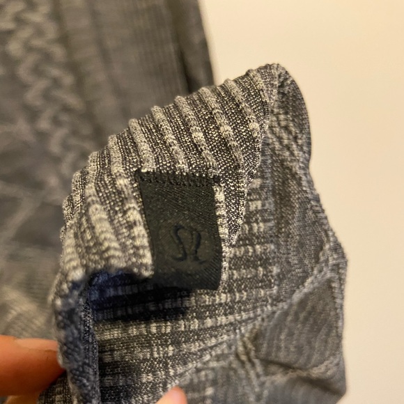 Lululemon long sleeve M - Picture 3 of 3